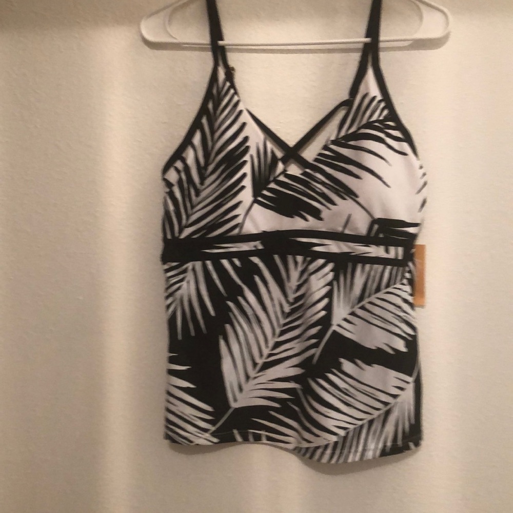 NWT Kona sol blk & white Lg